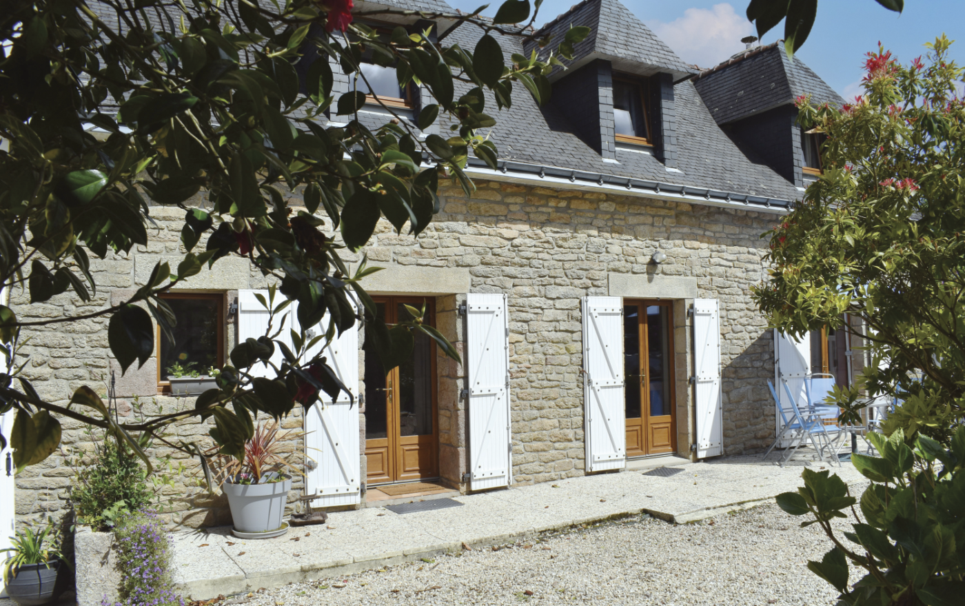 Brittany Spa Holiday Cottage courtyard