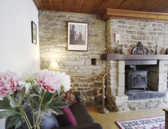 Brittany Spa Holiday Cottage Living area